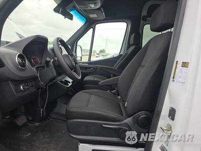 2025 Mercedes-Benz Sprinter 2500 Passenger Van 144.0" WB - zdjęcie 7 z 21 - miniatura