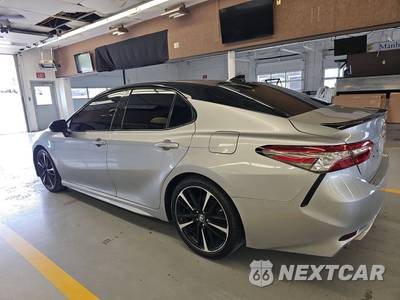2018 Toyota Camry XSE - zdjęcie 6 z 26 - miniatura