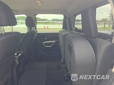 2019 Nissan TITAN SV Crew Cab Short Bed - zdjęcie 13 z 19 - miniatura