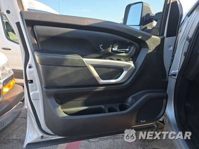2019 Nissan TITAN XD PRO-4X Crew Cab Medium Bed - zdjęcie 9 z 26 - miniatura