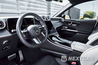2026 Mercedes-Benz GLC 300 - zdjęcie 2 z 50 - miniatura