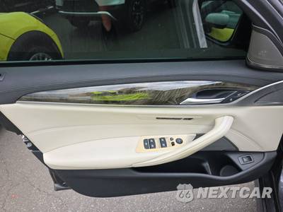 2020 BMW 5 Series Sedan M550i xDrive - zdjęcie 9 z 23 - miniatura