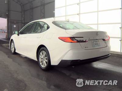 2025 Toyota Camry LE - zdjęcie 6 z 18 - miniatura