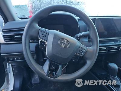 2025 Toyota Camry LE - zdjęcie 10 z 18 - miniatura