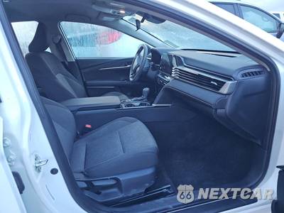 2025 Toyota Camry LE - zdjęcie 8 z 18 - miniatura