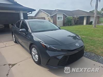 2025 Toyota Camry XLE - zdjęcie 3 z 21 - miniatura