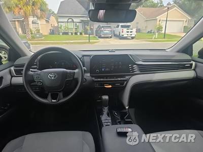 2025 Toyota Camry XLE - zdjęcie 14 z 21 - miniatura
