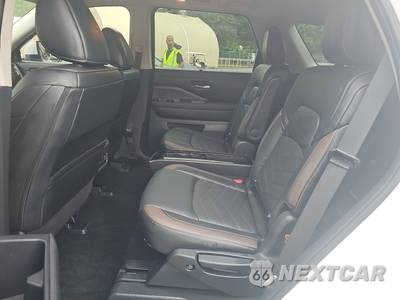 2025 Nissan Pathfinder Platinum - zdjęcie 13 z 36 - miniatura