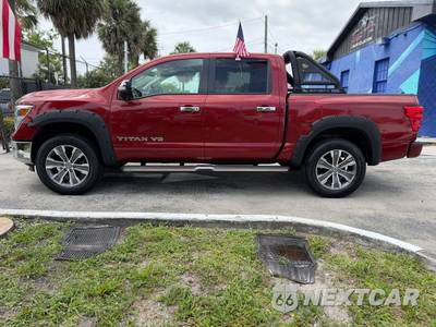 2019 Nissan TITAN SL Crew Cab Short Bed - zdjęcie 8 z 49 - miniatura