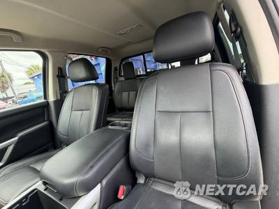 2019 Nissan TITAN SL Crew Cab Short Bed - zdjęcie 16 z 49 - miniatura