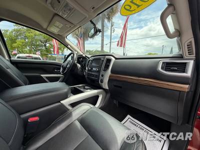2019 Nissan TITAN SL Crew Cab Short Bed - zdjęcie 24 z 49 - miniatura