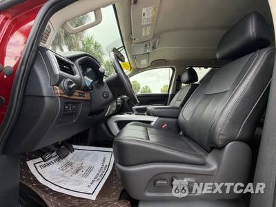 2019 Nissan TITAN SL Crew Cab Short Bed - zdjęcie 15 z 49 - miniatura