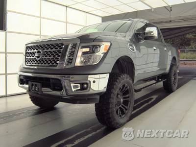 2017 Nissan TITAN SL Crew Cab Short Bed