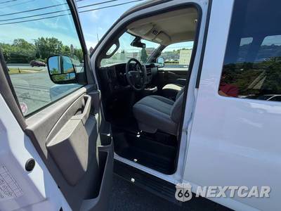 2023 Chevrolet Express 3500 Passenger Van LT 1LT 155.1" WB - zdjęcie 15 z 53 - miniatura