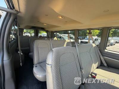 2023 Chevrolet Express 3500 Passenger Van LS 1LS 155.1" WB - zdjęcie 34 z 49 - miniatura