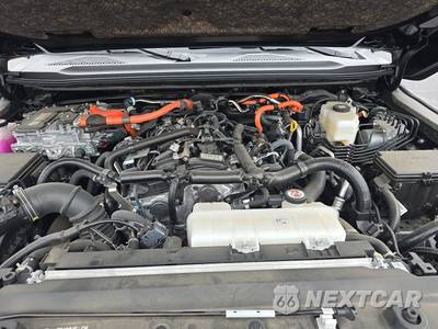 2025 Toyota Land Cruiser - zdjęcie 15 z 27 - miniatura