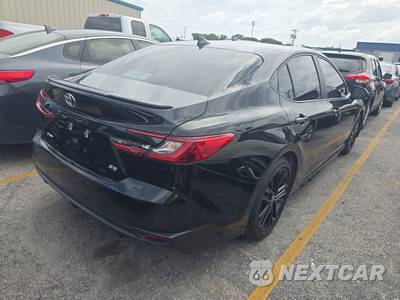 2025 Toyota Camry SE - zdjęcie 4 z 22 - miniatura