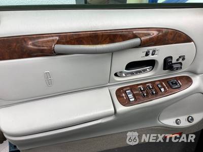2002 Lincoln Town Car Signature - zdjęcie 10 z 47 - miniatura