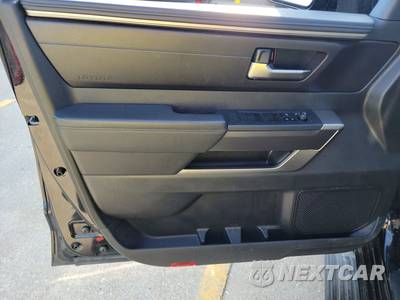 2025 Toyota Sequoia SR5 - zdjęcie 9 z 29 - miniatura