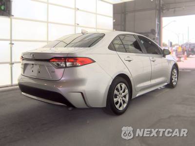 2022 Toyota Corolla LE Sedan - zdjęcie 4 z 50 - miniatura