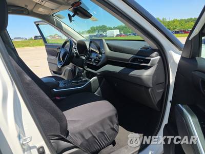 2023 Toyota Highlander LE - zdjęcie 8 z 29 - miniatura