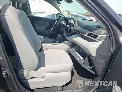 2024 Toyota Highlander LE - zdjęcie 8 z 23 - miniatura