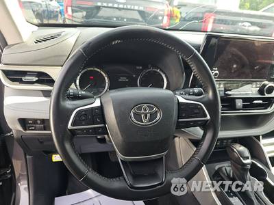 2024 Toyota Highlander LE - zdjęcie 10 z 23 - miniatura