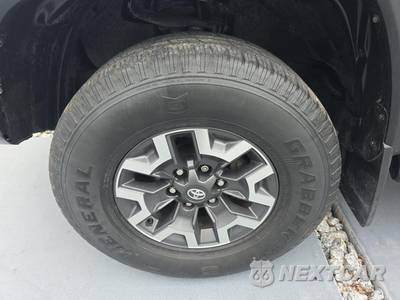 2021 Toyota Tacoma TRD Off-Road Crew Cab Medium Bed - zdjęcie 8 z 35 - miniatura