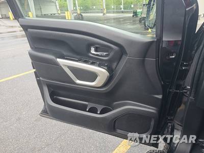 2017 Nissan TITAN SV Crew Cab Short Bed - zdjęcie 9 z 20 - miniatura