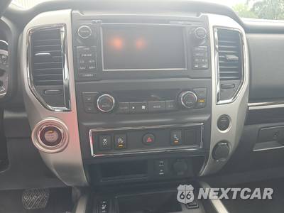 2017 Nissan TITAN SV Crew Cab Short Bed - zdjęcie 11 z 20 - miniatura