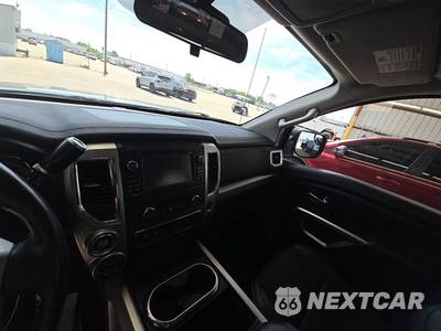 2017 Nissan TITAN PRO-4X Crew Cab Short Bed - zdjęcie 11 z 36 - miniatura