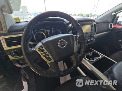 2017 Nissan TITAN PRO-4X Crew Cab Short Bed - zdjęcie 10 z 36 - miniatura
