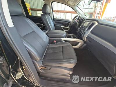 2017 Nissan TITAN PRO-4X Crew Cab Short Bed - zdjęcie 8 z 36 - miniatura