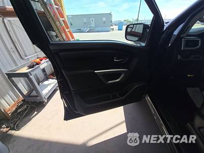 2017 Nissan TITAN PRO-4X Crew Cab Short Bed - zdjęcie 9 z 36 - miniatura
