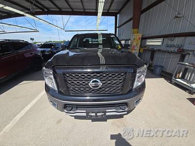 2017 Nissan TITAN PRO-4X Crew Cab Short Bed - zdjęcie 2 z 36 - miniatura