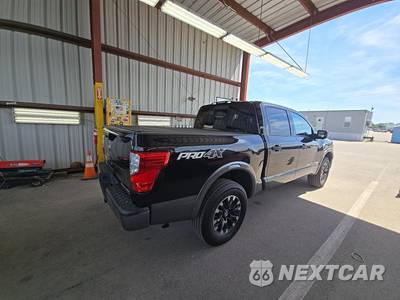 2017 Nissan TITAN PRO-4X Crew Cab Short Bed - zdjęcie 4 z 36 - miniatura
