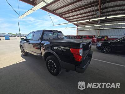 2017 Nissan TITAN PRO-4X Crew Cab Short Bed - zdjęcie 6 z 36 - miniatura