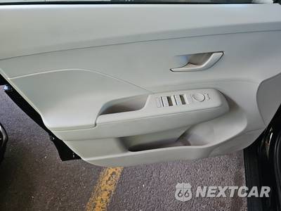 2025 Hyundai Kona SEL - zdjęcie 9 z 30 - miniatura