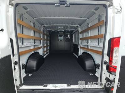 2025 Ram ProMaster 2500 Cargo Van Tradesman w/Passenger Seat Low Roof 136.0" WB - zdjęcie 17 z 28 - miniatura