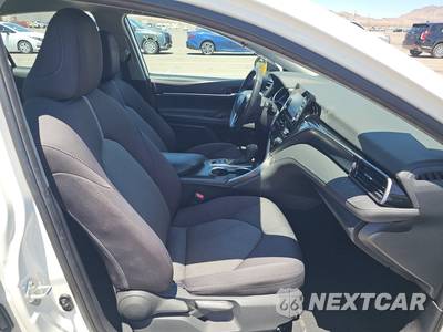 2022 Toyota Camry Hybrid LE - zdjęcie 8 z 33 - miniatura
