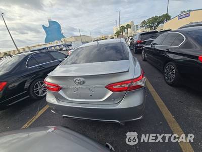 2020 Toyota Camry SE - zdjęcie 5 z 17 - miniatura