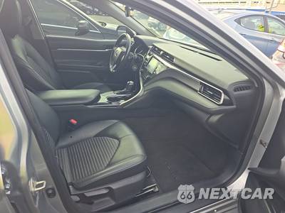 2020 Toyota Camry SE - zdjęcie 8 z 17 - miniatura