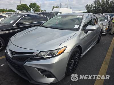 2020 Toyota Camry SE - zdjęcie 1 z 17 - miniatura