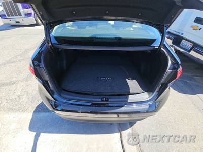 2026 Toyota Corolla Hybrid LE Sedan - zdjęcie 16 z 24 - miniatura