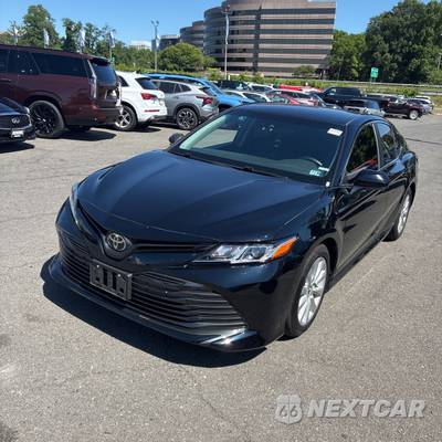 2018 Toyota Camry LE - zdjęcie 1 z 17 - miniatura