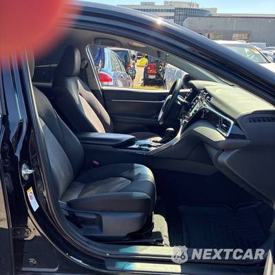 2018 Toyota Camry LE - zdjęcie 8 z 17 - miniatura