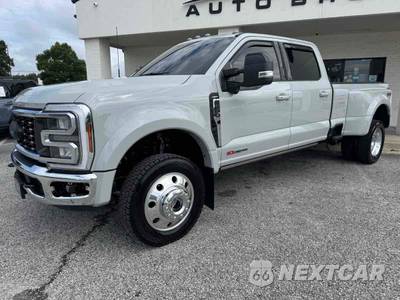 2026 Ford Super Duty F-450 Lariat Crew Cab Long Bed DRW - zdjęcie 2 z 38 - miniatura
