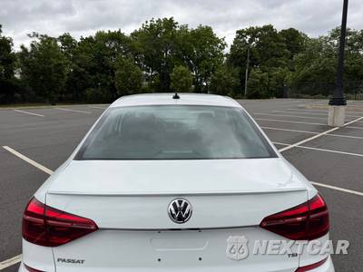 2017 Volkswagen Passat 1.8T R-Line w/Comfort Pkg - zdjęcie 16 z 43 - miniatura