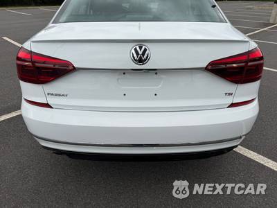 2017 Volkswagen Passat 1.8T R-Line w/Comfort Pkg - zdjęcie 17 z 43 - miniatura
