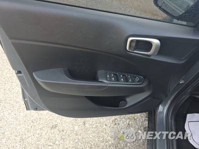 2025 Hyundai Venue SEL - zdjęcie 9 z 23 - miniatura